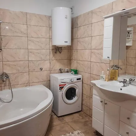 Rijeka Rooms *